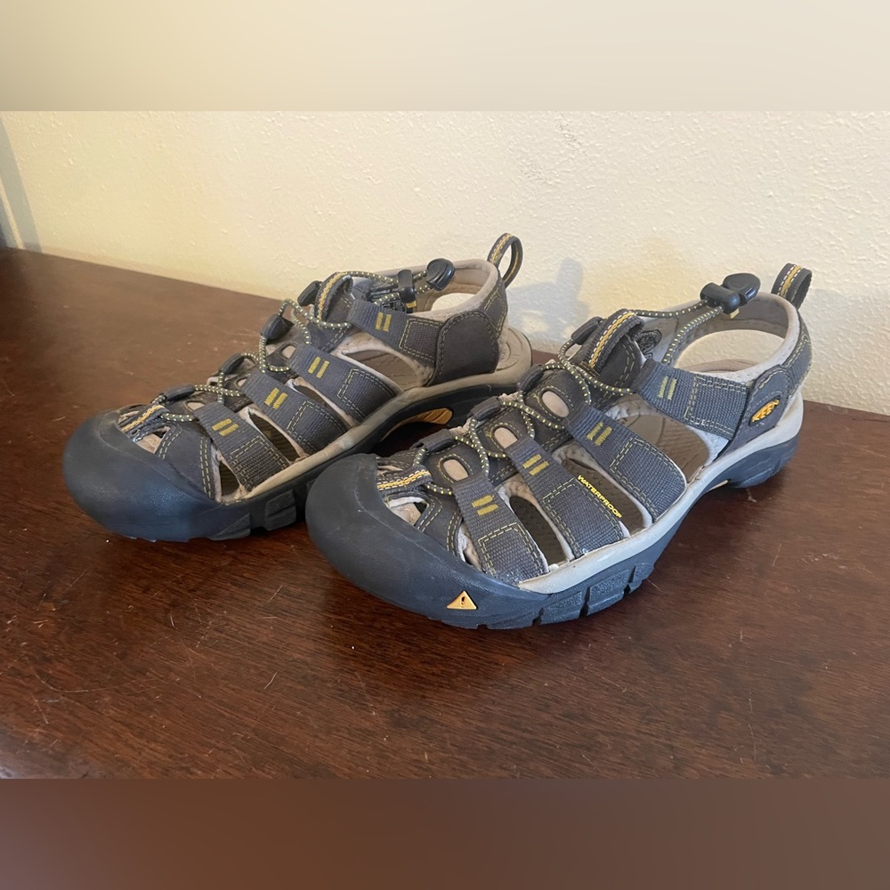KEEN footwear. Water shoes. Very lightly used. Men’s 8.5 made in Mexico